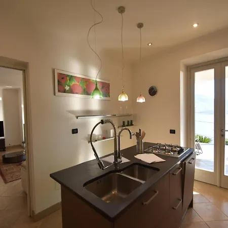 With Panoramic Views For 6 Vila Oggebbio