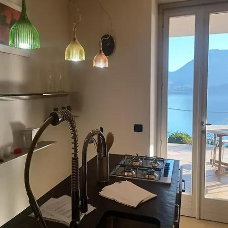 With Panoramic Views For 6 * Oggebbio