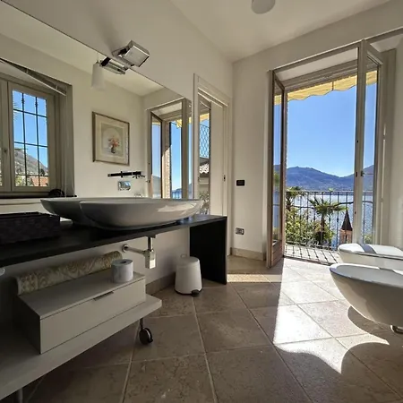Vila With Panoramic Views For 6 Oggebbio
