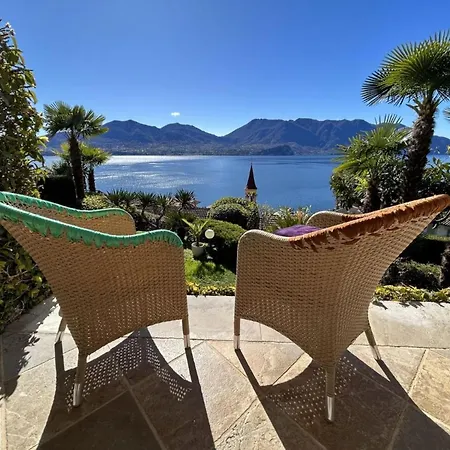 With Panoramic Views For 6 Vila