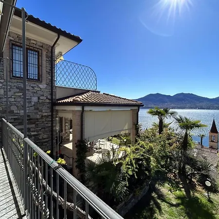 With Panoramic Views For 6 Vila