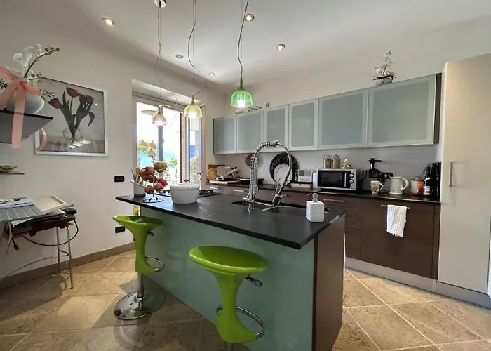 With Panoramic Views For 6 Oggebbio