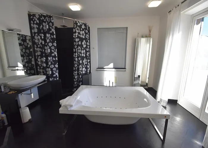 With Panoramic Views For 6 * Oggebbio