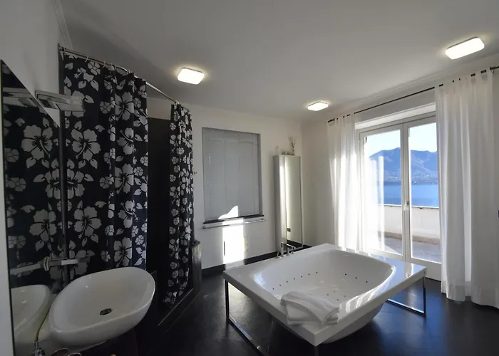 With Panoramic Views For 6 오게비오